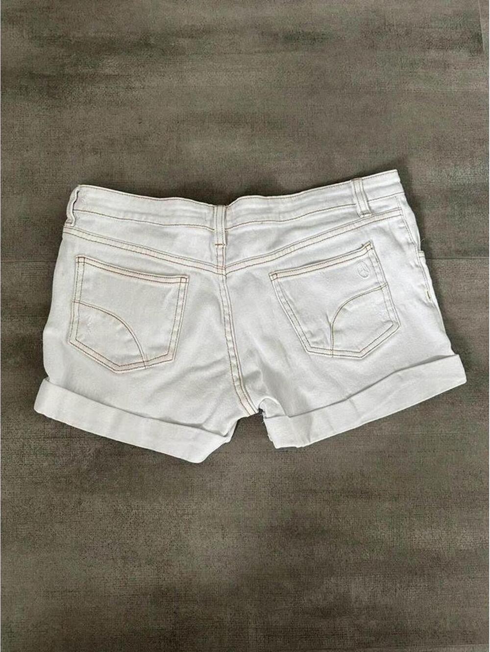 Women's • Olsenboye White Denim Jean Shorts - Size 9 - Picture 4 of 6